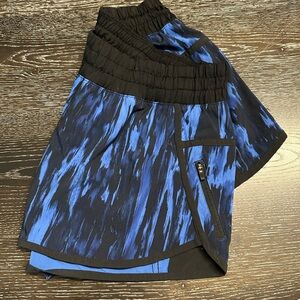 Lululemon Athletica Tracker III 4” short size 10